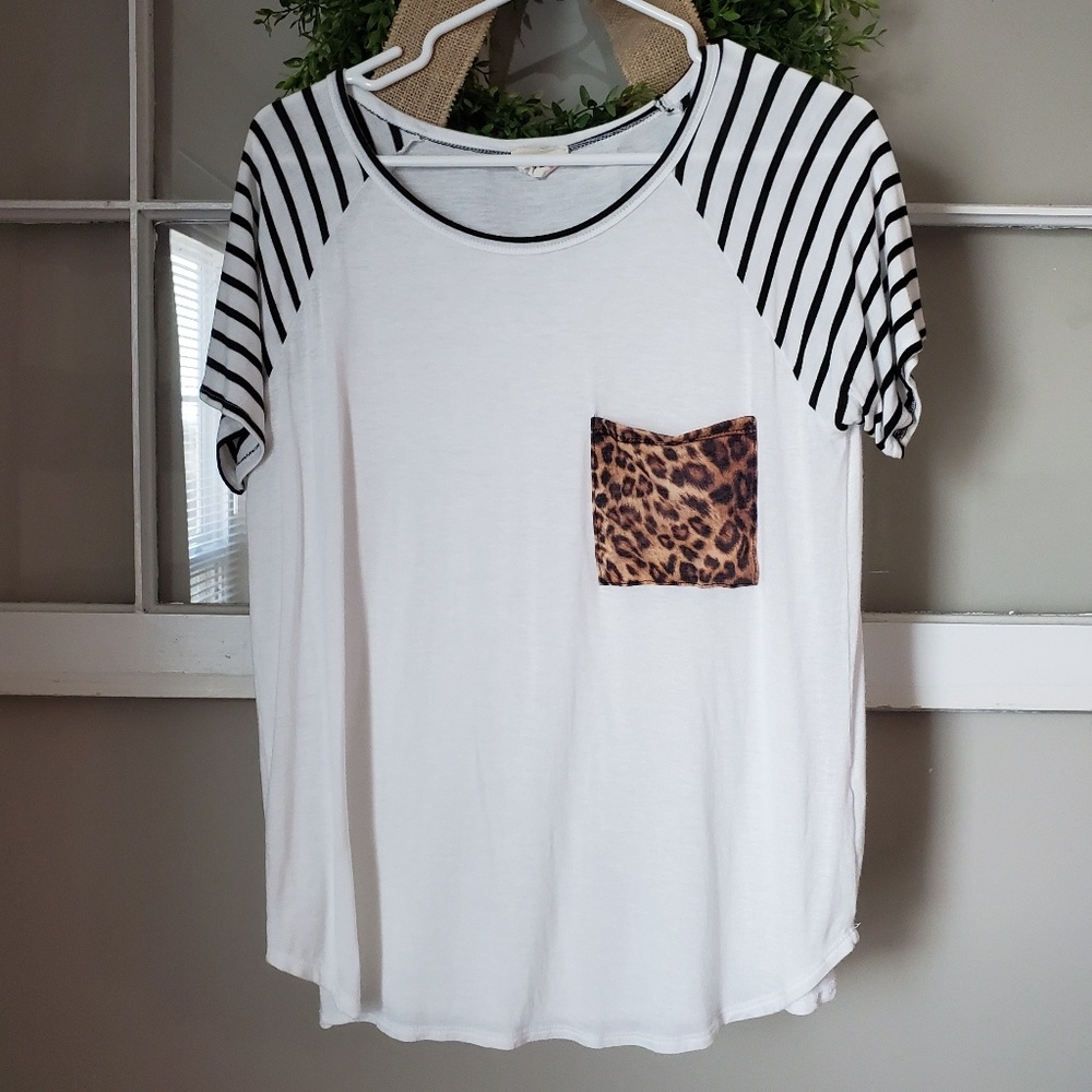 Bibi Womens fall top leopard print size Small